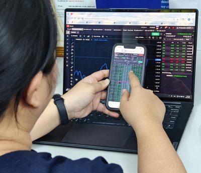 VN-Index đảo chiều tăng, ngắt chuỗi 7 phiên giảm