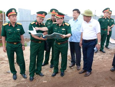 Quân khu 5 kiểm tra tiến độ xây nhà sinh hoạt cộng đồng ở Đắk Lắk