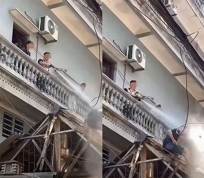 Công an vào cuộc xác minh người đàn ông xịt nước vào thợ đang tháo dỡ công trình