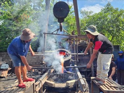 Đúc trống đồng và đại pháo thần công dành tặng nhân dân Quảng Trị
