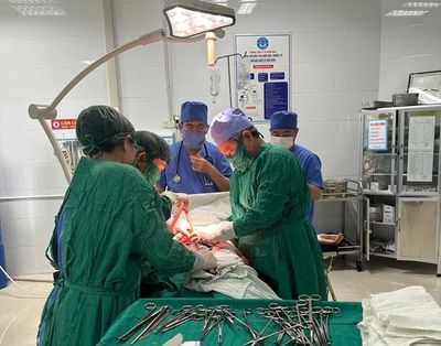 Cứu sống sản phụ choáng mất máu nặng do thai ngoài tử cung vỡ