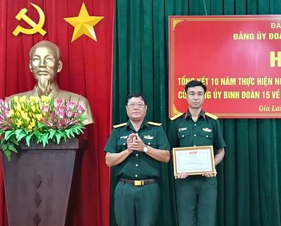 Gia Lai: Khen thưởng quân nhân dũng cảm cứu cháu bé bị nước cuốn