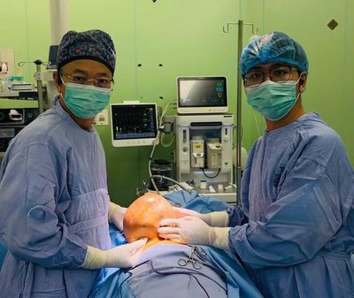 Ngại không đi khám sớm, người phụ nữ chịu đựng khối u vú nặng gần 4kg