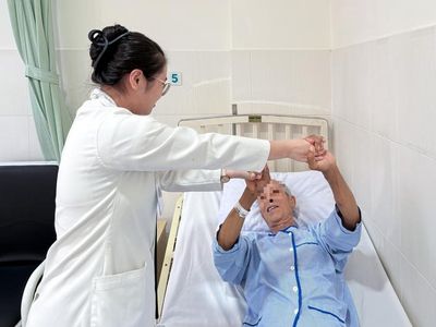 Cụ ông ở Cần Thơ thoát chết nhờ được đưa đến bệnh viện trong 'giờ vàng'