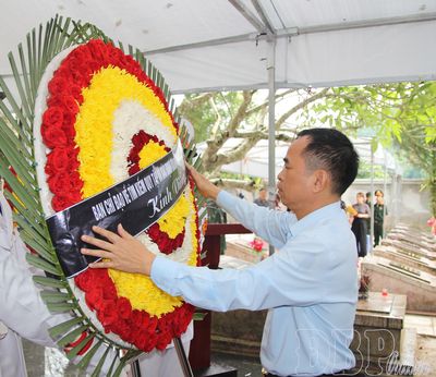 Lấy mẫu, số hóa thông tin hài cốt liệt sĩ tại Nghĩa trang Liệt sĩ xã Tuần Giáo
