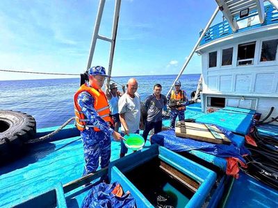 Bắt tàu vận chuyển hơn 150.000 lít dầu trái phép trên vùng biển Tây Nam.