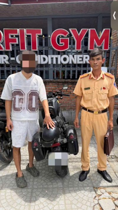 Buông cả hai tay khi điều khiển xe mô tô ở Đà Nẵng, quái xế người nước ngoài bị xử lý, tịch thu phương tiện
