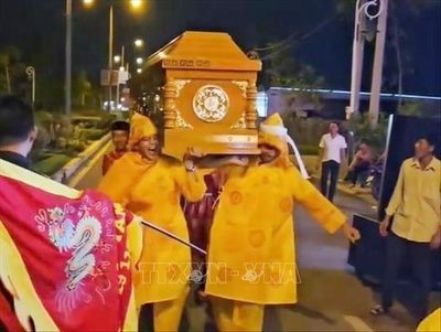 Làm rõ vụ việc khiêng quan tài có người sống nằm bên trong diễu hành trên phố