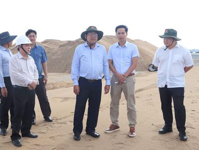 Phó Chủ tịch UBND tỉnh An Giang Ngô Công Thức kiểm tra công trình trọng điểm trên địa bàn tỉnh tại xã Tây Yên