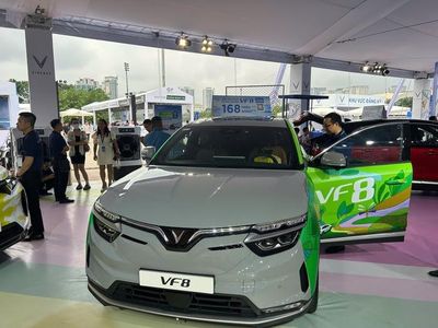 Miễn lệ phí trước bạ đến năm 2030, người mua xe điện tiết kiệm cả trăm triệu đồng