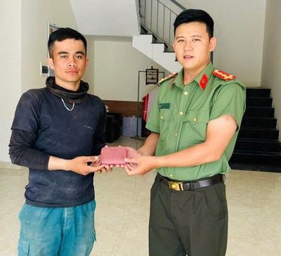 Thanh niên làm việc tốt