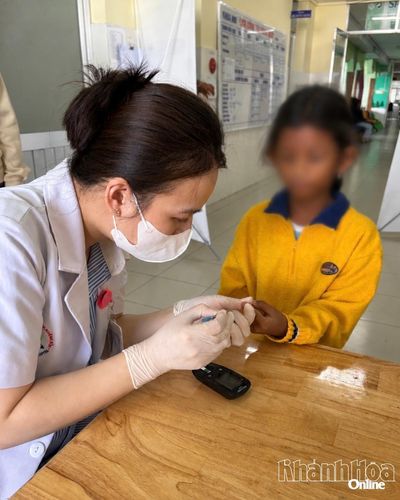 Đồng hành với trẻ mắc đái tháo đường