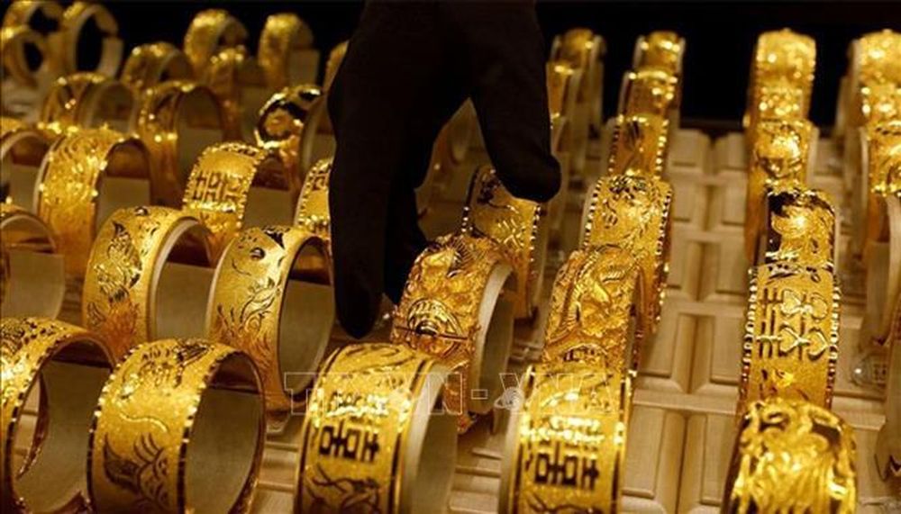 Giá vàng giảm nhẹ trước khi Fed nhóm họp
