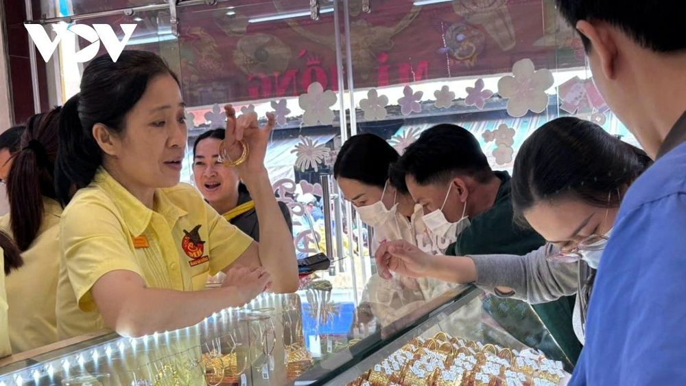 Giá vàng hôm nay 27/12: Giá vàng trong nước tăng 300.000 đồng/lượng
