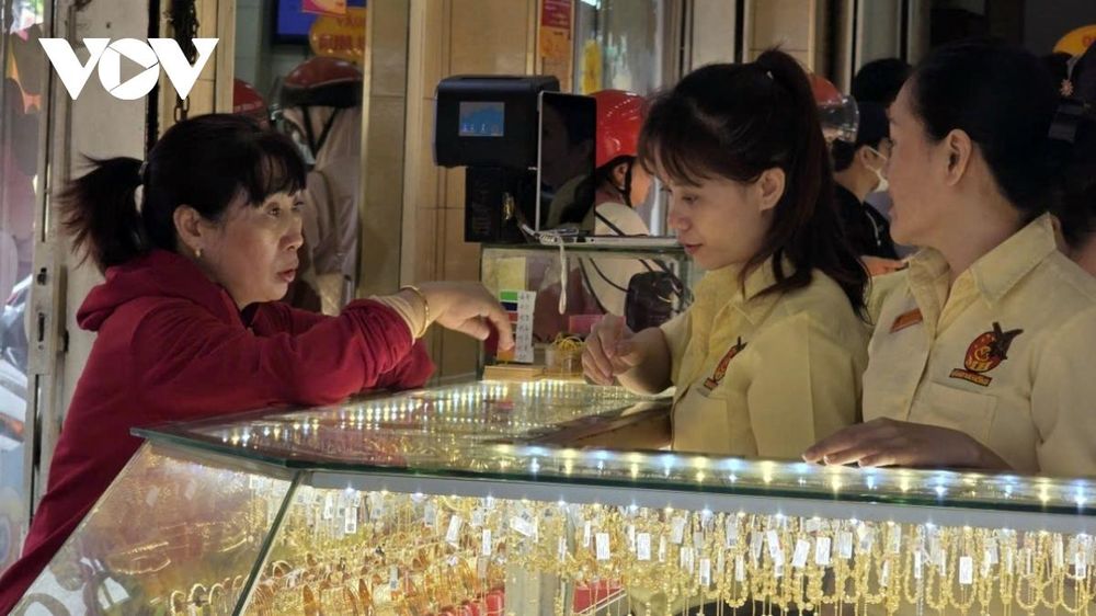 Giá vàng hôm nay 27/12: Giá vàng trong nước tăng 300.000 đồng/lượng
