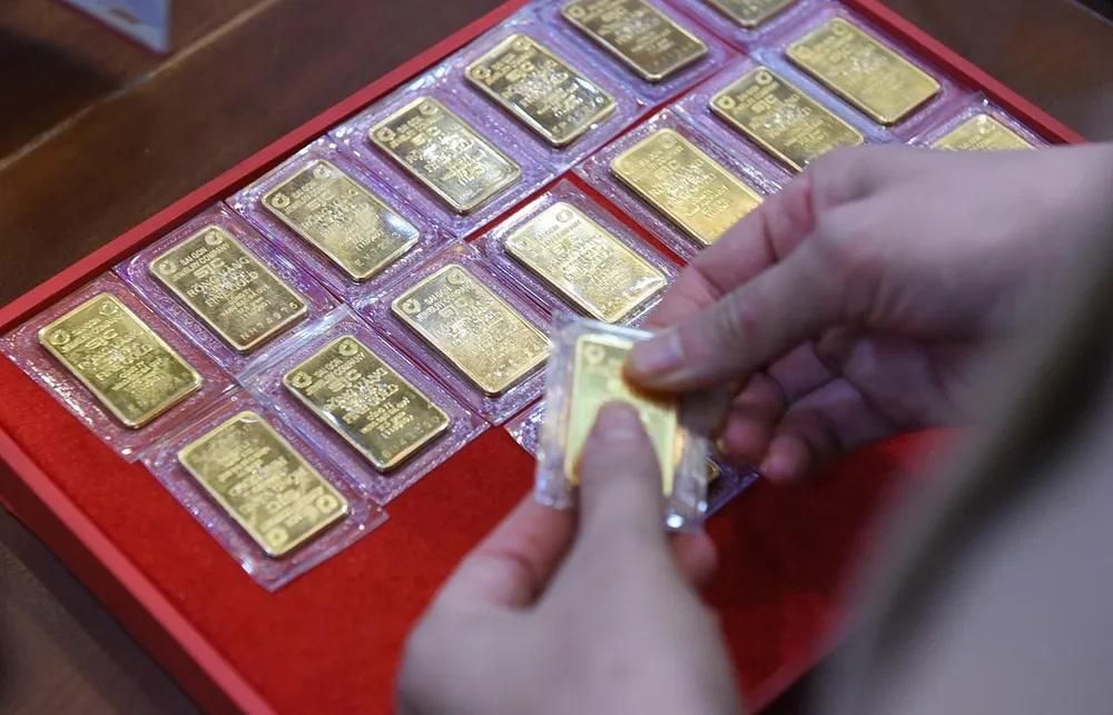 Vàng SJC lao dốc trước đà giảm của thế giới