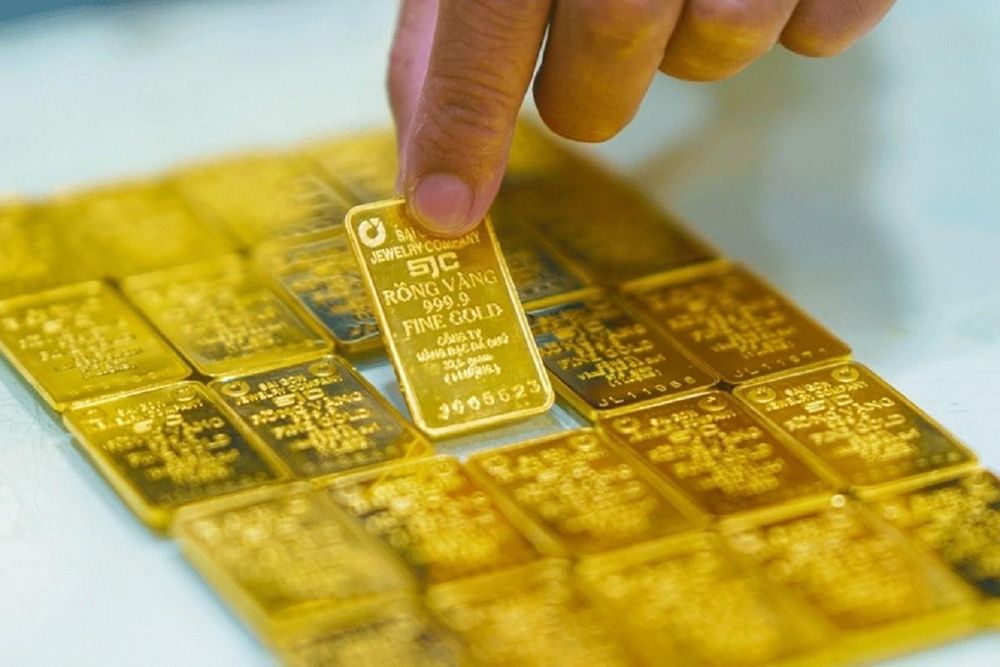 Giá vàng trong nước đồng loạt điều chỉnh giảm mạnh theo giá thế giới