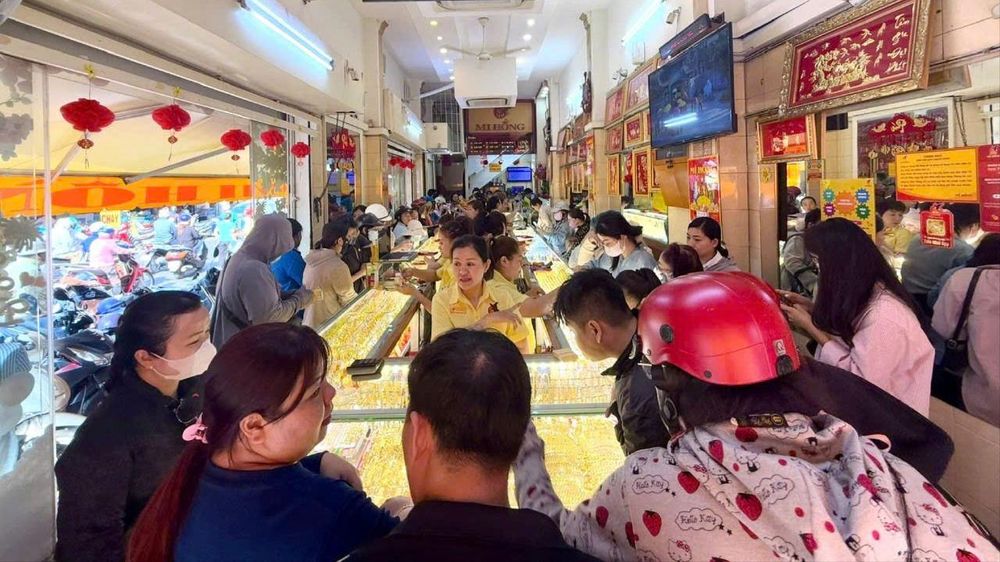 Giá vàng chiều nay, 31-12, tiếp tục giảm