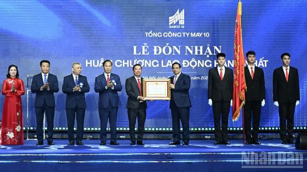 Tin nổi bật ngày 8/1: Tổng Bí thư Tô Lâm dự, chỉ đạo Hội nghị tổng kết công tác năm 2025, triển khai công tác năm 2026 của Chính phủ và chính quyền địa phương; Đại hội Đảng lần thứ XII của Lào thành công tốt đẹp