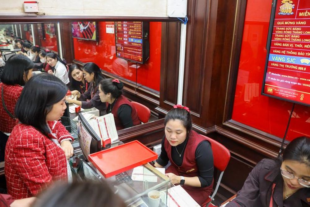 Giá vàng trong nước tăng mạnh, giao dịch gần 163 triệu đồng mỗi lượng