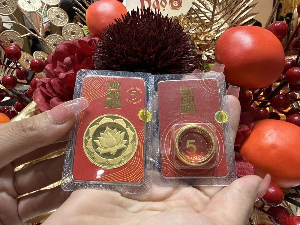 Giá vàng đảo chiều, người mua vẫn mang tâm lý tích trữ