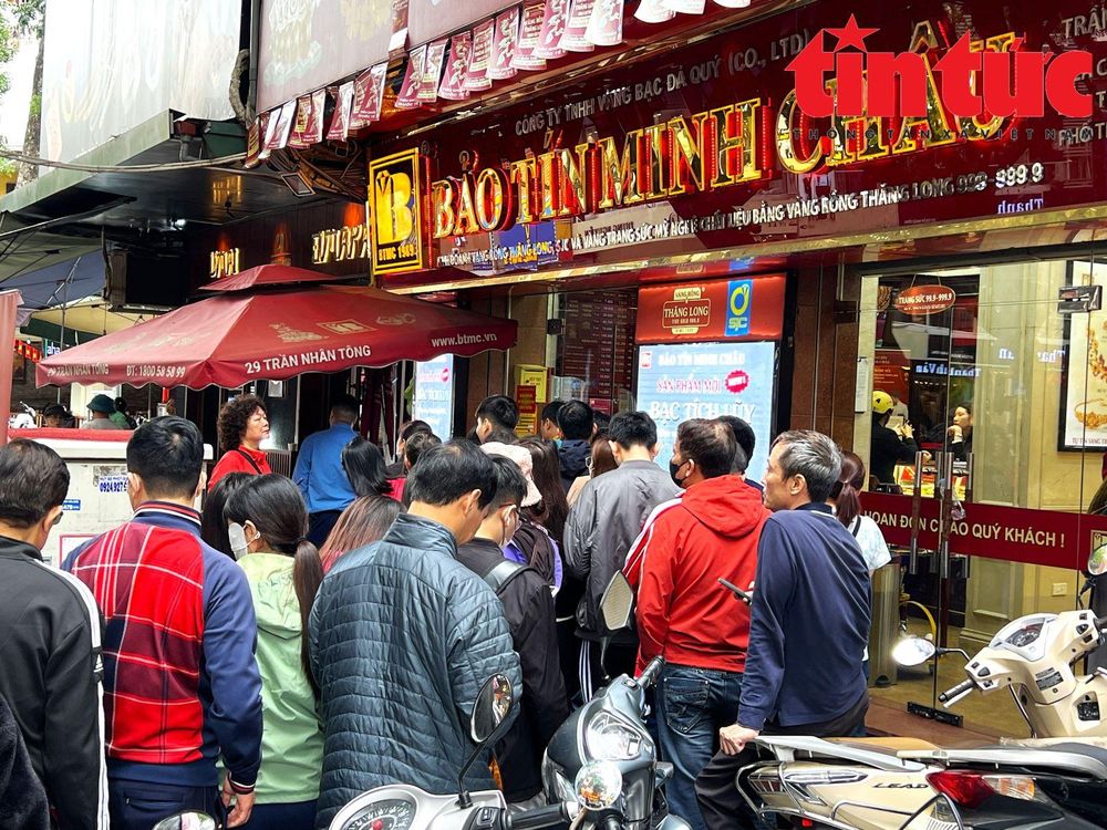 Giá vàng ngày 2/2 tiếp tục giảm mạnh