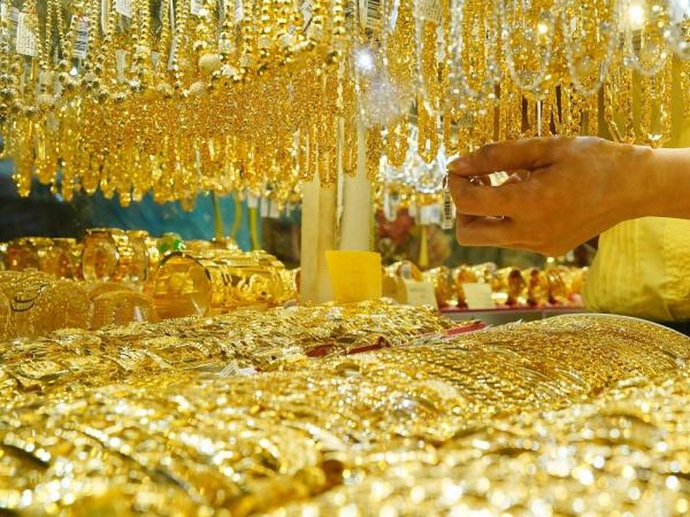 Giá vàng, bạc tiếp tục rung lắc mạnh, đi theo xu hướng giảm