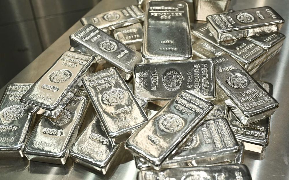 'Cá mập bạc' lớn nhất thế giới bắt đáy 3 tỷ USD sau cú sập mạnh