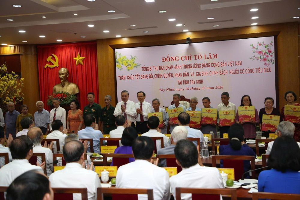 Tin nổi bật ngày 9/2: Tổng Bí thư Tô Lâm thăm, chúc Tết tại Thành phố Hồ Chí Minh, Tây Ninh; Thủ tướng Phạm Minh Chính chủ trì lễ phát động 2 phong trào thi đua
