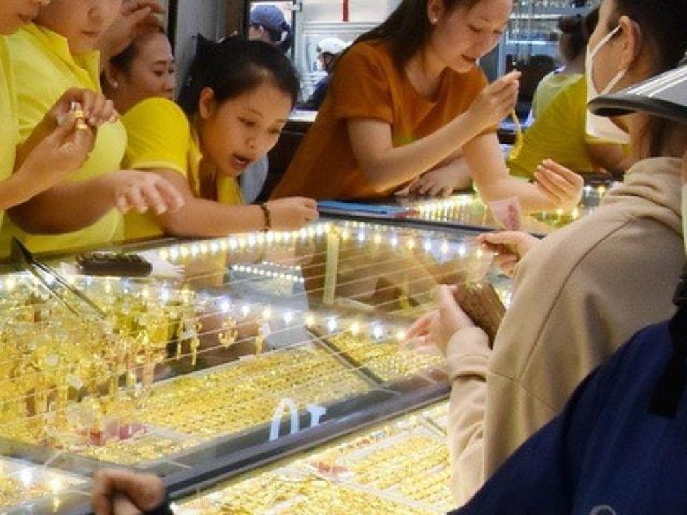 Cập nhật giá vàng sáng 11/02/2026: Giá vàng đồng loạt đi ngang, giữ mức 181 triệu đồng/lượng