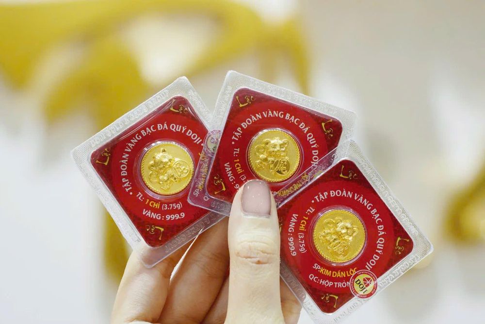 Giá vàng thế giới giảm, giá SJC vẫn ở mức cao 181 triệu đồng/lượng