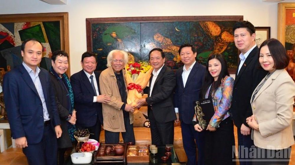 Tin nổi bật ngày 13/2: Lãnh đạo Đảng, Nhà nước dâng hương tưởng niệm và thăm, chúc Tết nhân dịp Xuân Bính Ngọ 2026; Quy định về quản lý và sử dụng thẻ đảng viên