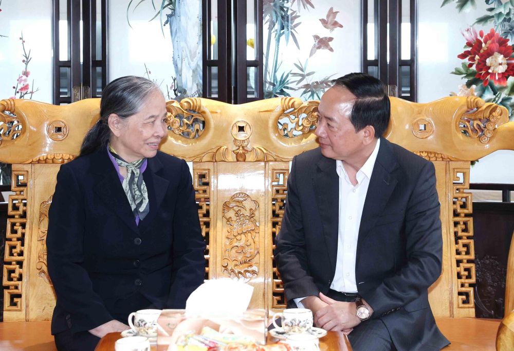 Tin nổi bật ngày 13/2: Lãnh đạo Đảng, Nhà nước dâng hương tưởng niệm và thăm, chúc Tết nhân dịp Xuân Bính Ngọ 2026; Quy định về quản lý và sử dụng thẻ đảng viên