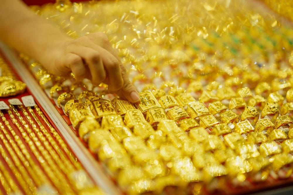 Giá vàng thế giới sụt mạnh, SJC giảm 2 triệu đồng/lượng