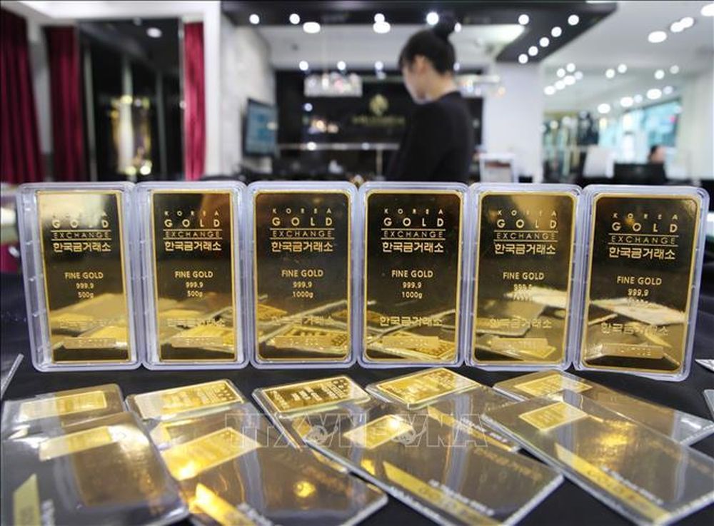 Giá vàng thế giới giảm xuống dưới 5.000 USD/ounce
