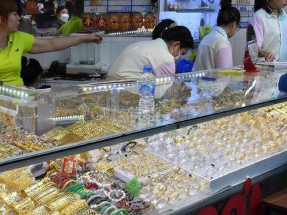 Cập nhật 08:15 sáng 17/02/2026: Giá vàng đồng loạt đi ngang, SJC niêm yết 181.000