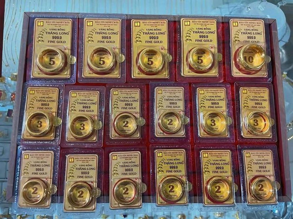 Giá vàng hôm nay (18/2): Vàng nhẫn lại rực lửa, người mua nghẹt thở