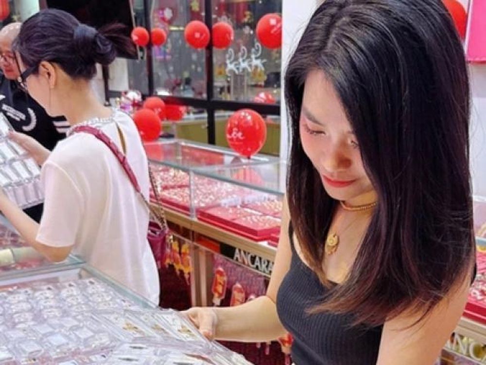 Cập nhật 08:30 sáng 19/02/2026: Giá vàng đi ngang 176.000–181.000, các thương hiệu đồng loạt giữ giá