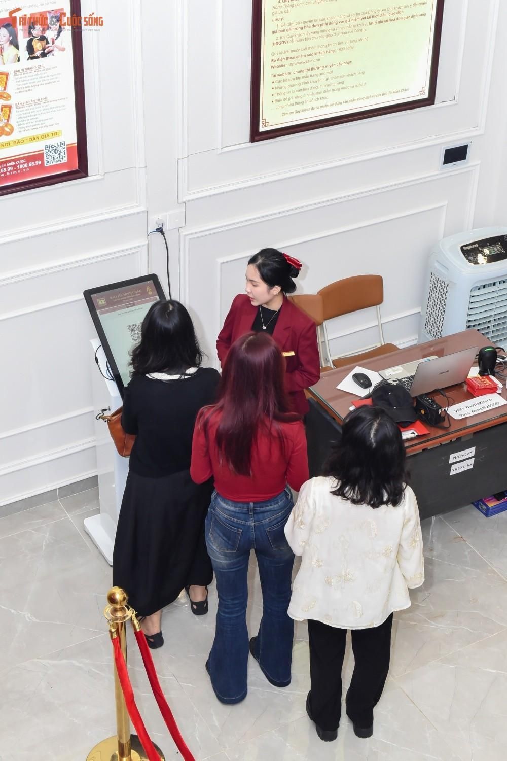 Máy bán vàng tự động, giải pháp tránh xếp hàng mua vàng sát vía Thần Tài