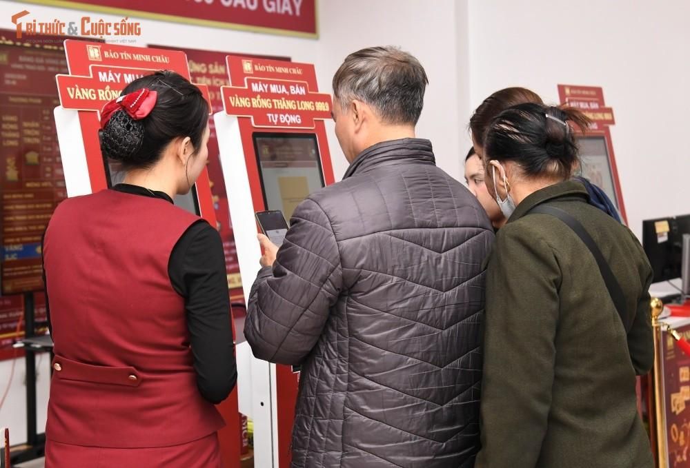 Máy bán vàng tự động, giải pháp tránh xếp hàng mua vàng sát vía Thần Tài