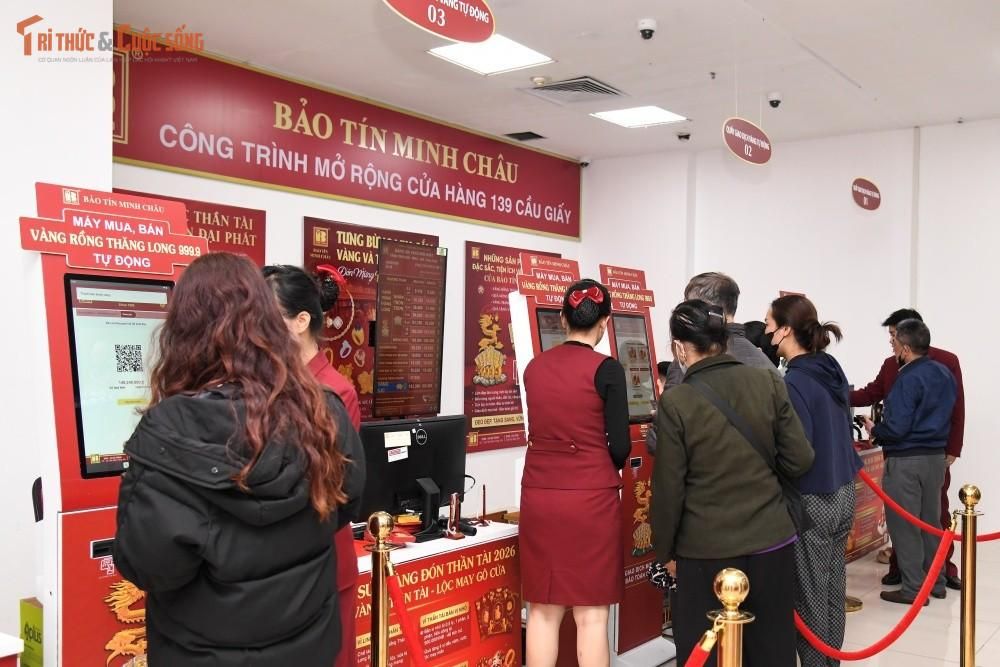 Máy bán vàng tự động, giải pháp tránh xếp hàng mua vàng sát vía Thần Tài
