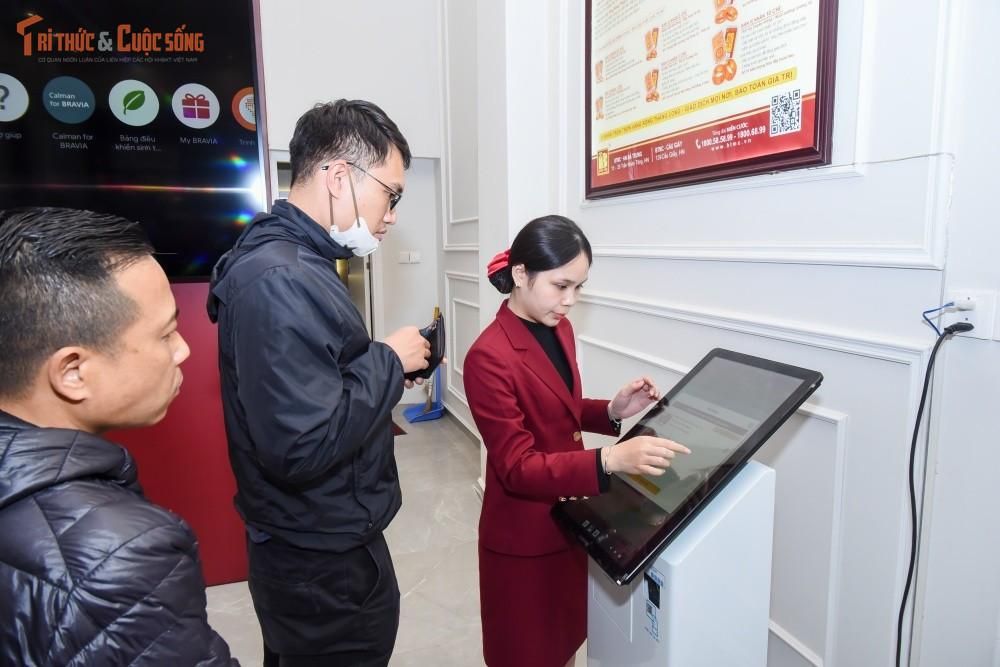 Máy bán vàng tự động, giải pháp tránh xếp hàng mua vàng sát vía Thần Tài