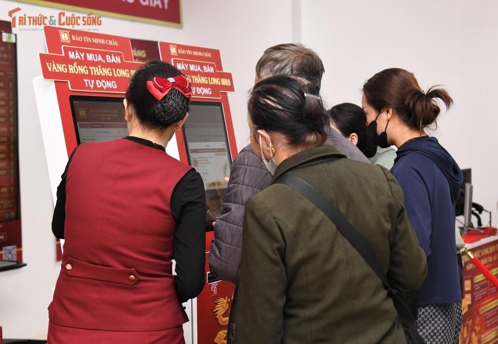 Máy bán vàng tự động, giải pháp tránh xếp hàng mua vàng sát vía Thần Tài