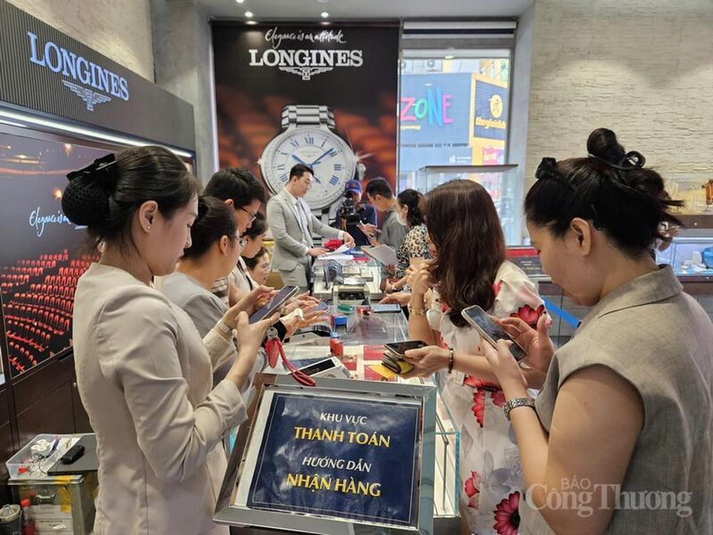 TP. Hồ Chí Minh: Vàng mini, vịt quay, set cúng hút khách trước ngày vía Thần Tài