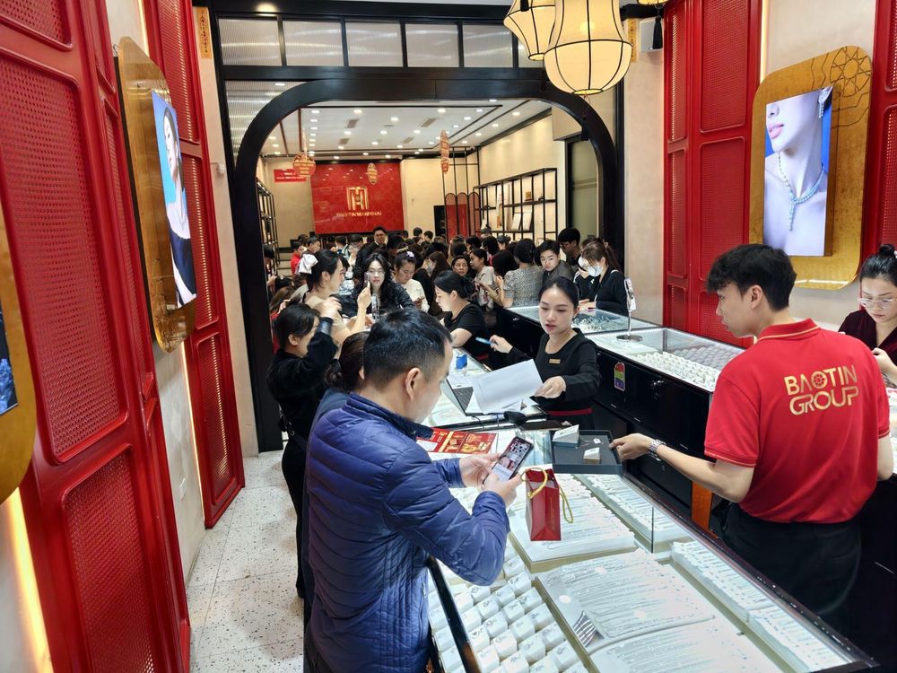 Giá vàng chiều 27/2 không biến động nhiều, sau ngày vía Thần Tài