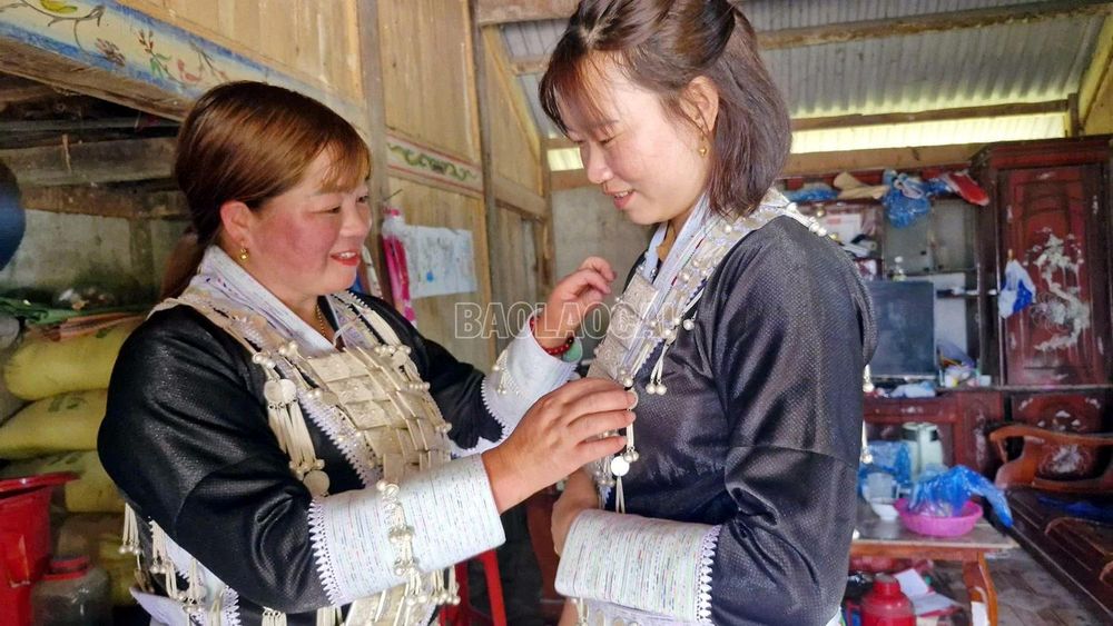 Thăng trầm nghề chạm khắc bạc giữa thời 'bão giá'