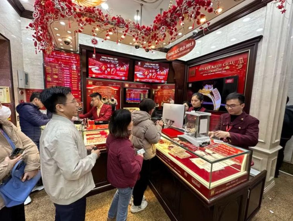 Giá vàng trong nước giảm 1 triệu đồng, tỷ giá USD tại các ngân hàng đi lên