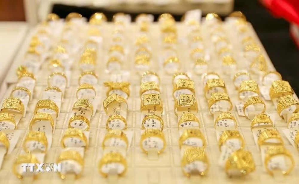 Giá vàng giảm thêm 800.000 đồng, lùi về ngưỡng 160,7 triệu đồng mỗi lượng