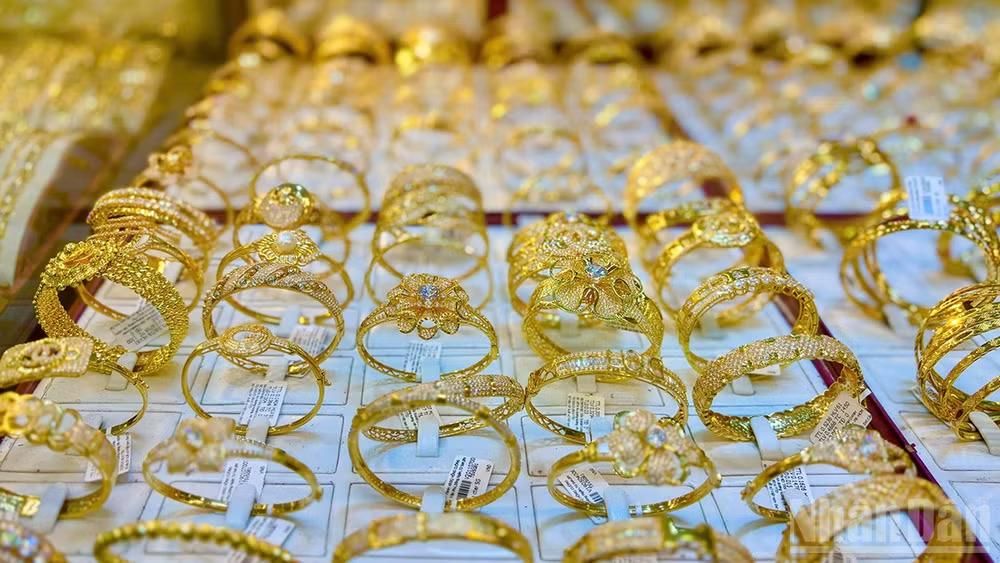 Giá vàng ngày 1/6: Chênh lệch giá vàng trong nước và thế giới rút xuống 14 triệu đồng/lượng
