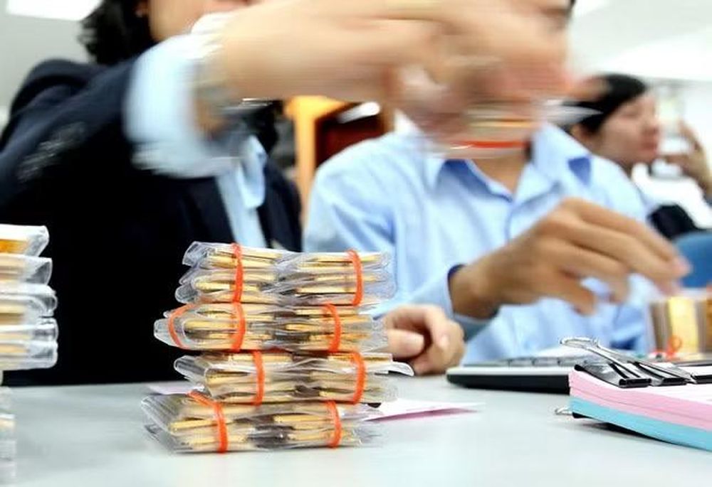 Giá vàng đảo chiều tăng vọt